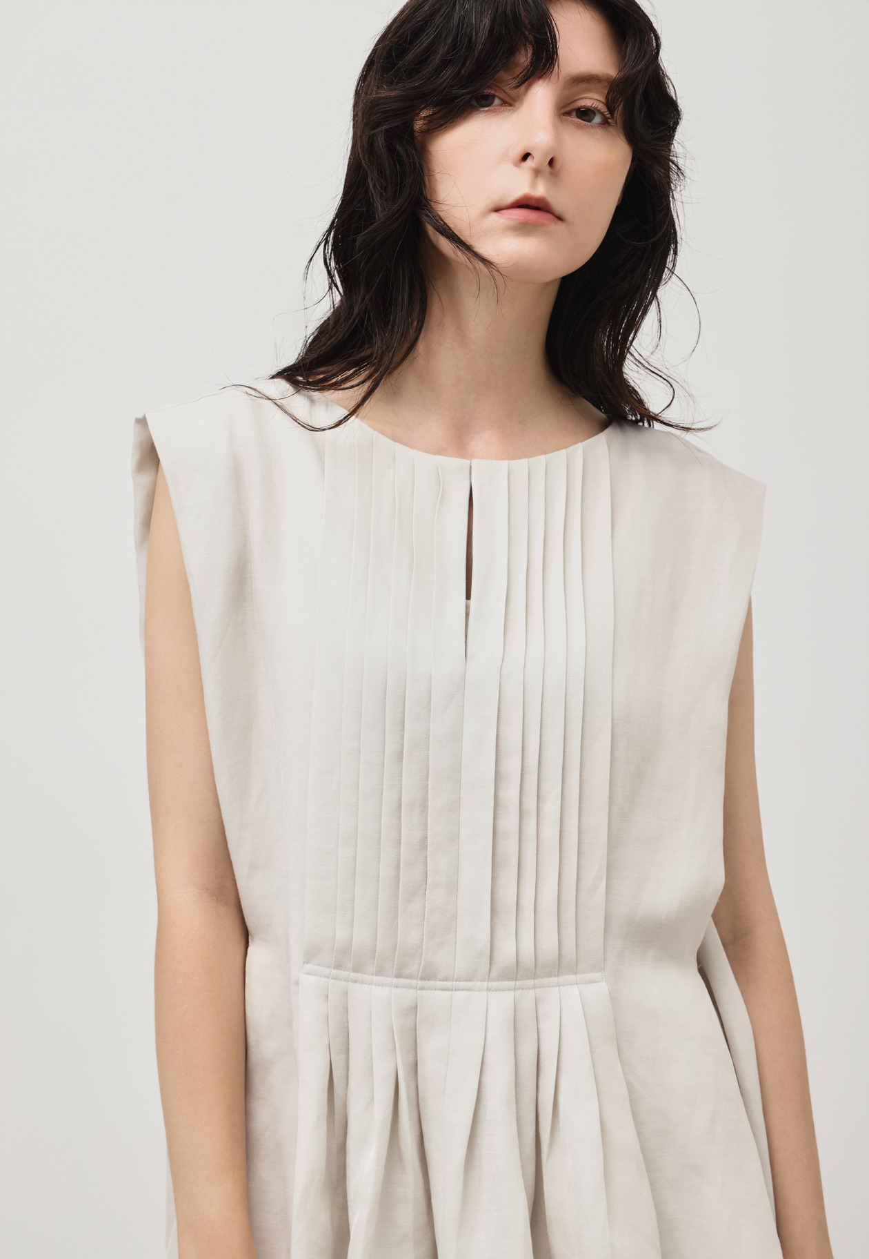 TWILL WASHER TUCK NO SLEEVE BLOUSE / ツイルワッシャータックノースリーブブラウス 詳細画像 Beige 6