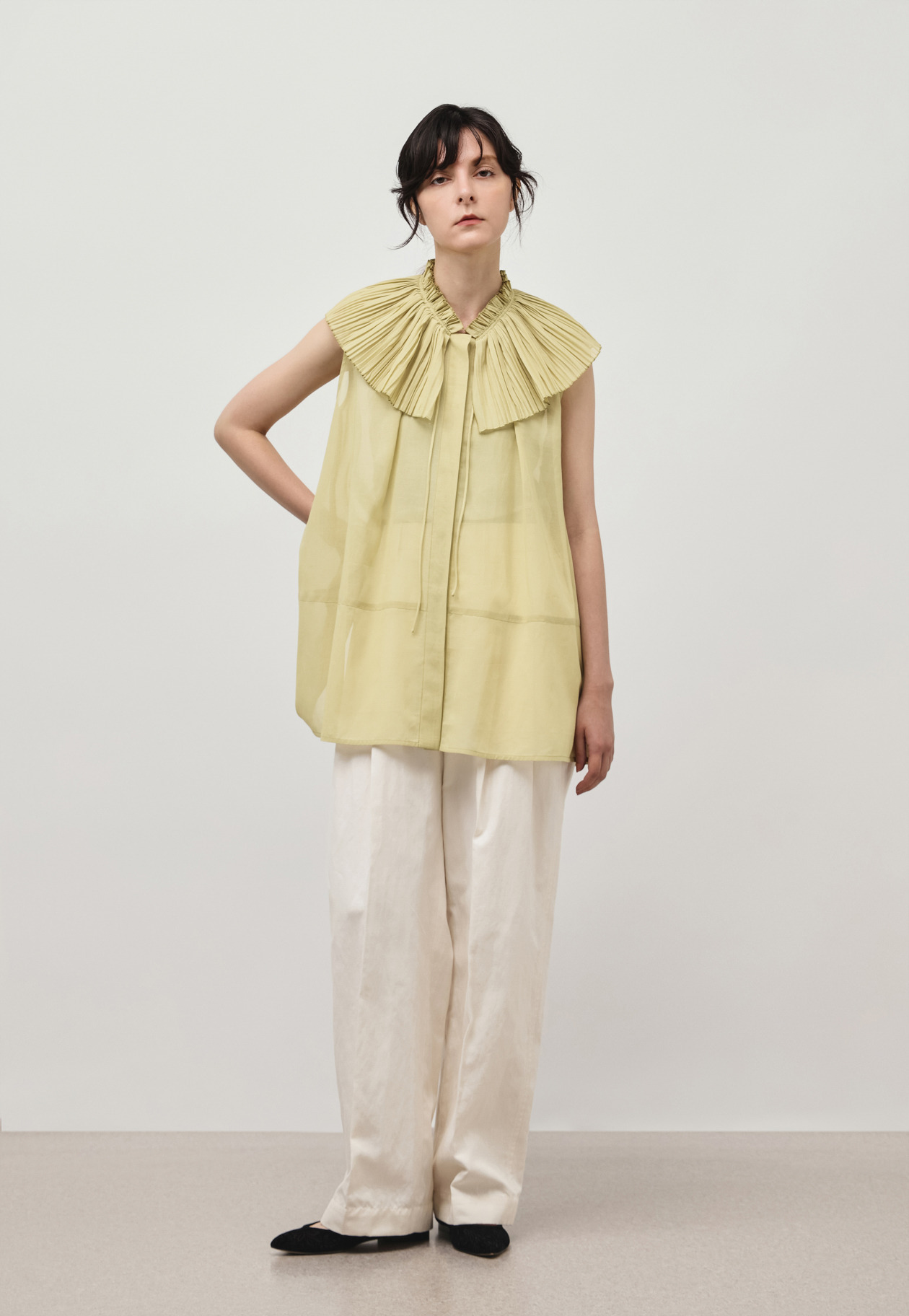 VOILE PLEATS COLLAR NO SLEEVE BLOUSE / ボイルプリーツカラーノースリーブブラウス 詳細画像 Yellow 2