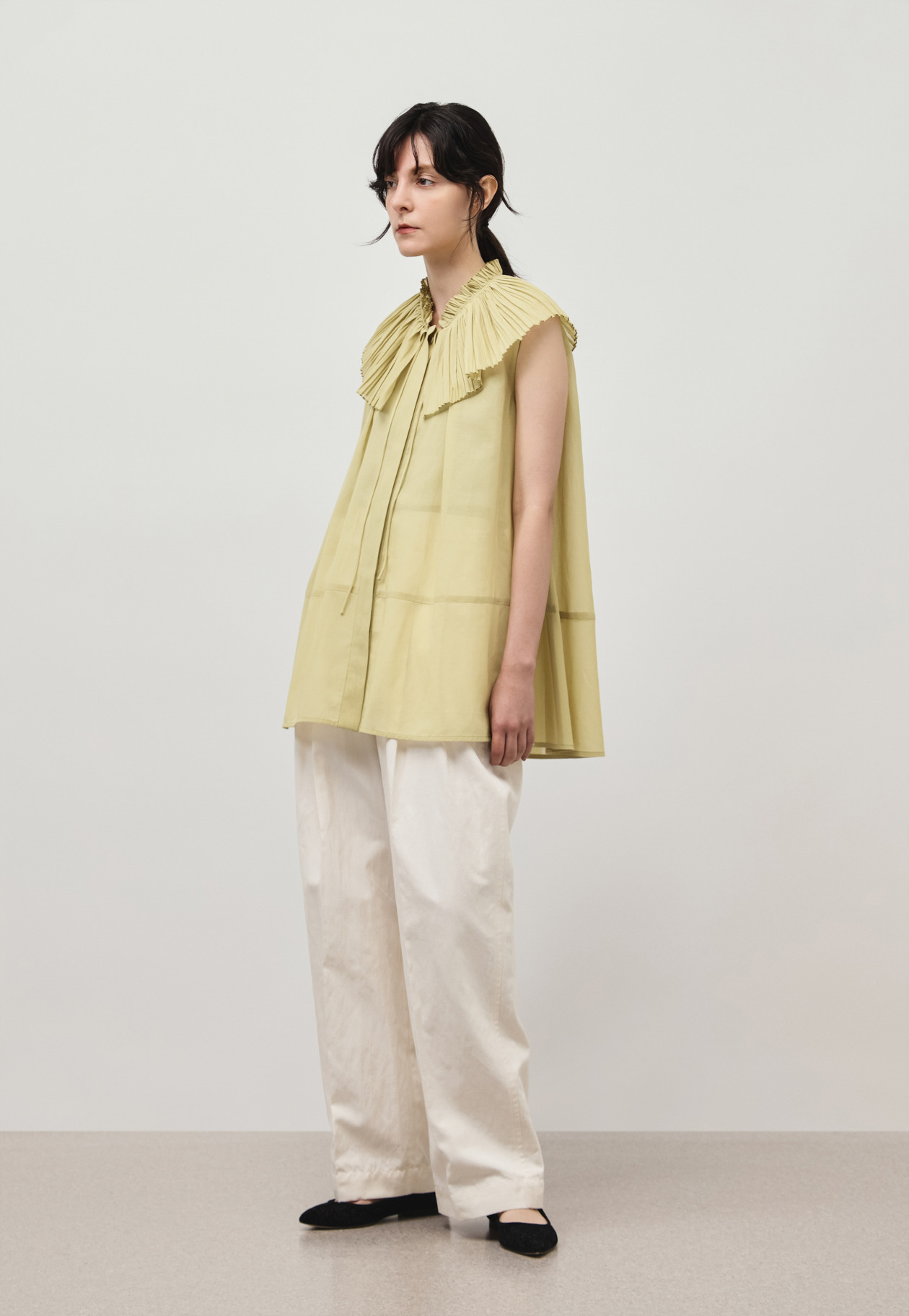 VOILE PLEATS COLLAR NO SLEEVE BLOUSE / ボイルプリーツカラーノースリーブブラウス 詳細画像 Yellow 3