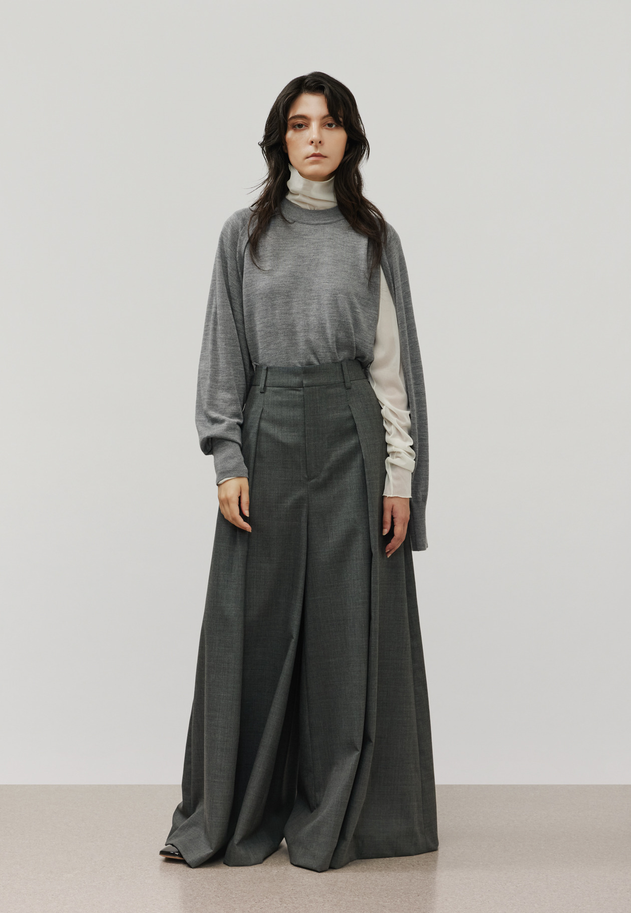 TROPICAL WOOL SUPER WIDE PANTS / トロピカルウールスーパーワイドパンツ 詳細画像 Gray 2