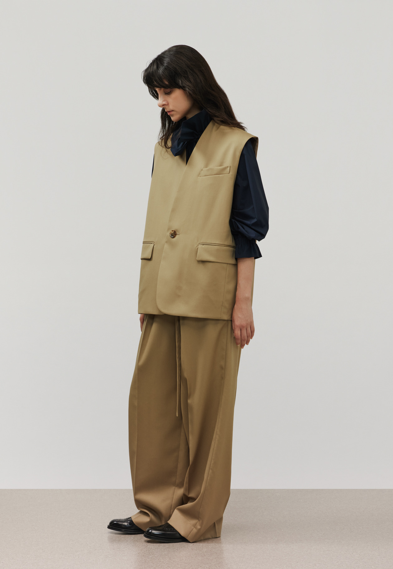 WOOL GABARDINE GILET / ウールギャバジンジレ 詳細画像 Camel 2