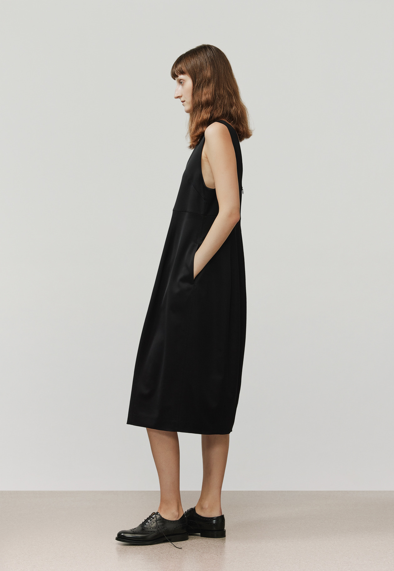 WOOL VISCOSE SATIN JUMPER SKIRT / ウールヴィスコースサテンジャンパースカート 詳細画像 Black 2