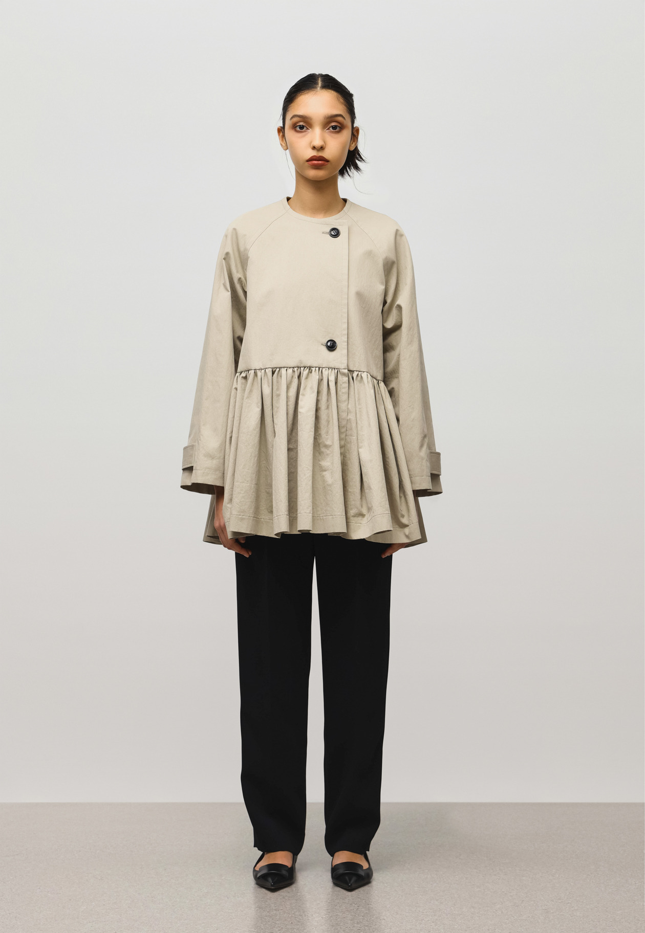 COTTON NYLON PEPLUM SHORT COAT 詳細画像 Beige 1