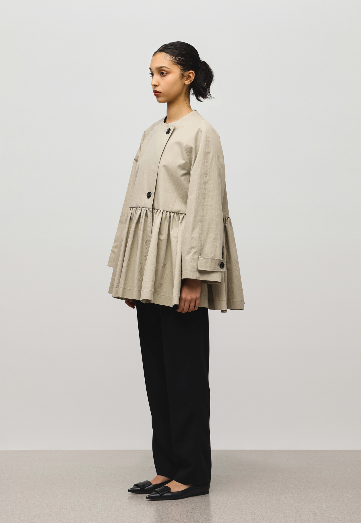 COTTON NYLON PEPLUM SHORT COAT 詳細画像 Beige 2