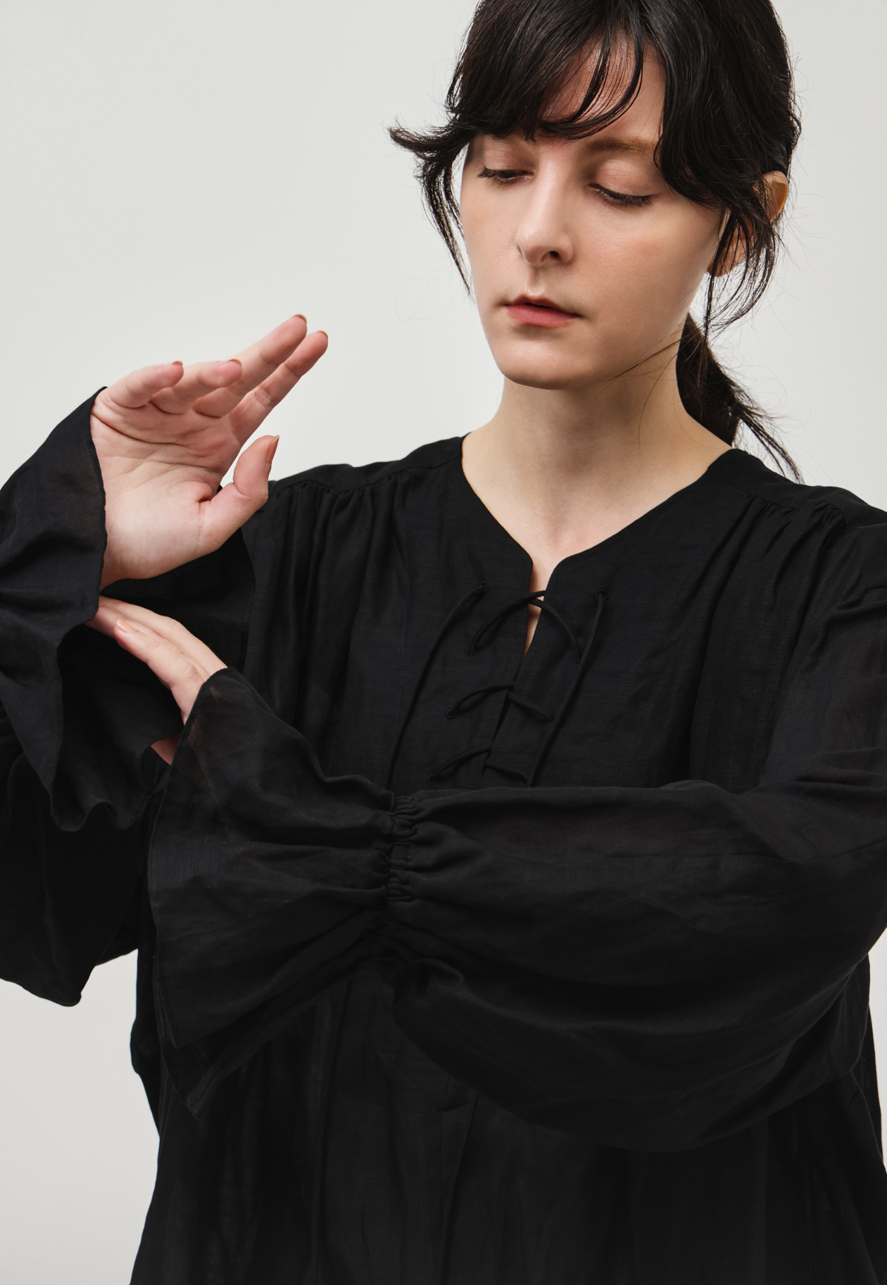 LINEN LACE UP BLOUSE / リネンレースアップブラウス 詳細画像 Black 6