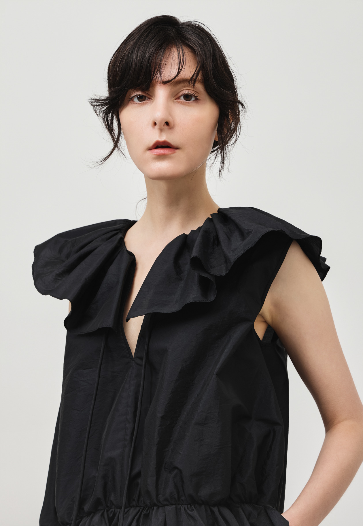 WASHER TAFFETA RUFFLE NO SLEEVE BLOUSE / ワッシャータフタラッフルノースリーブブラウス 詳細画像 Black 6