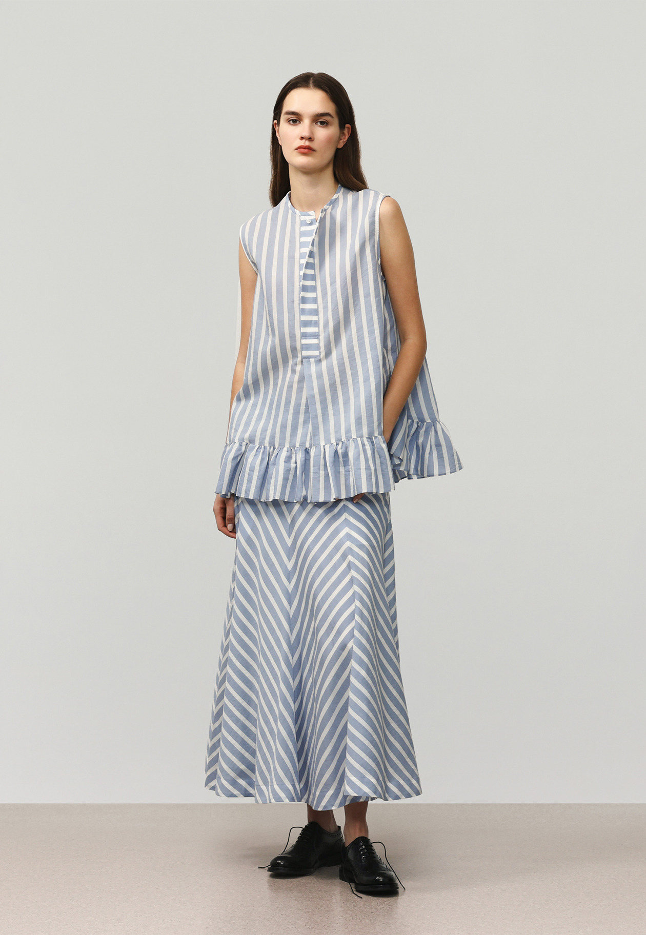 COTTON SILK BORDER SLEEVELESS BLOUSE / コットンシルクボーダースリーブレスブラウス 詳細画像 Blue 1