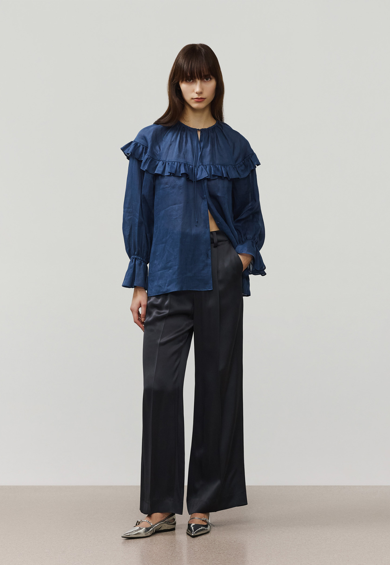 RAMIE TWILL RUFFLE BLOUSE / ラミーツイルラッフルブラウス 詳細画像 Navy 1