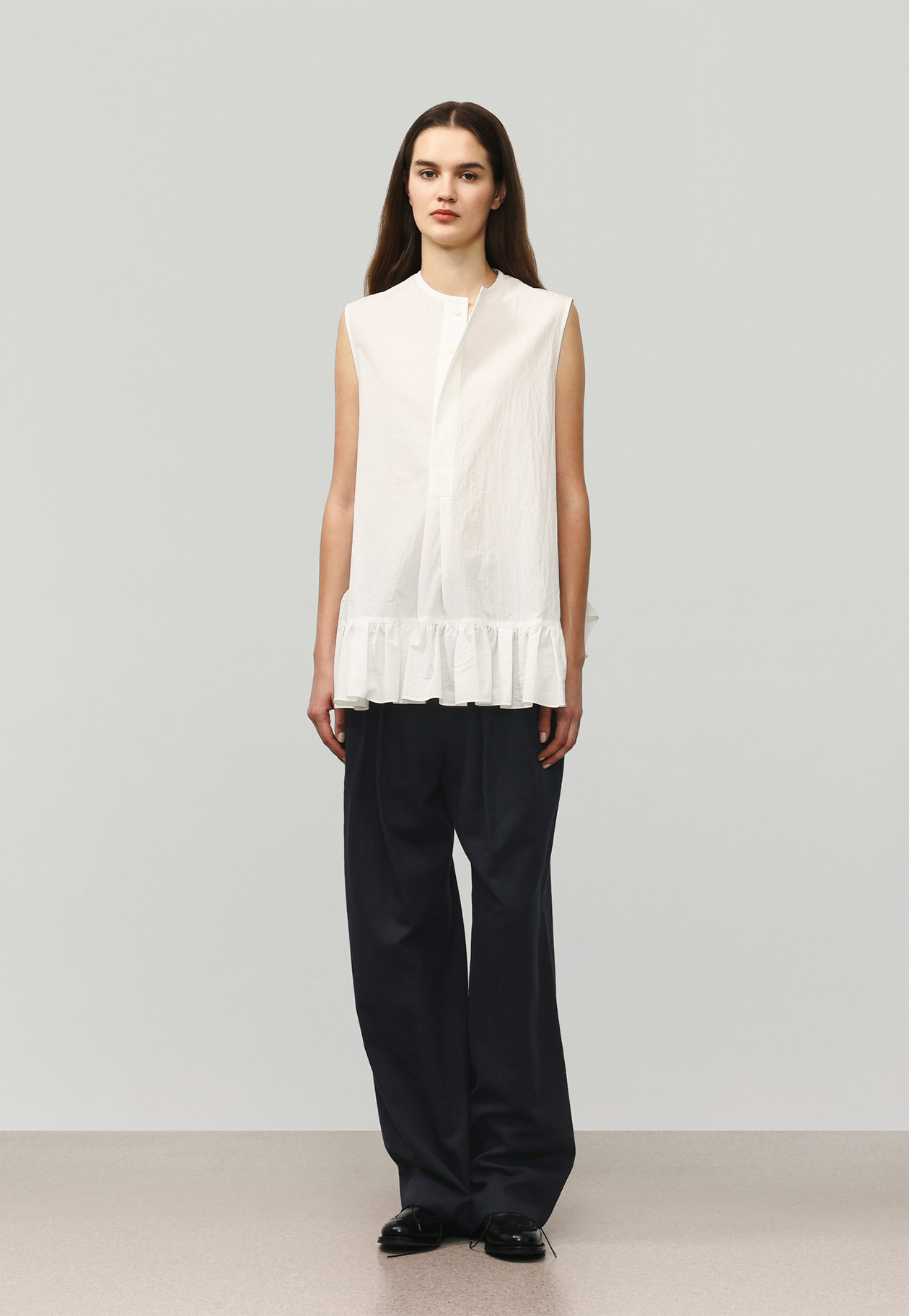 COTTON RUFFLE HEM SLEEVELESS BLOUSE / コットンラッフルヘムスリーブブラウス 詳細画像 OW 1